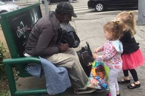 Adorable Kids Helping Homeless People - Cute Kids Videos