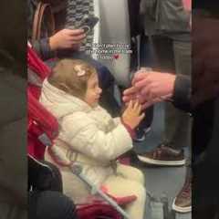 Sweet Moment Little Girl Meets Rat On Amsterdam Subway 🐀💕