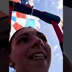 Now that's something you don't see everyday! 😳🦈 #SharkWeek #HammerheadShark #Ocean #parasailing